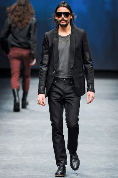 Look 25